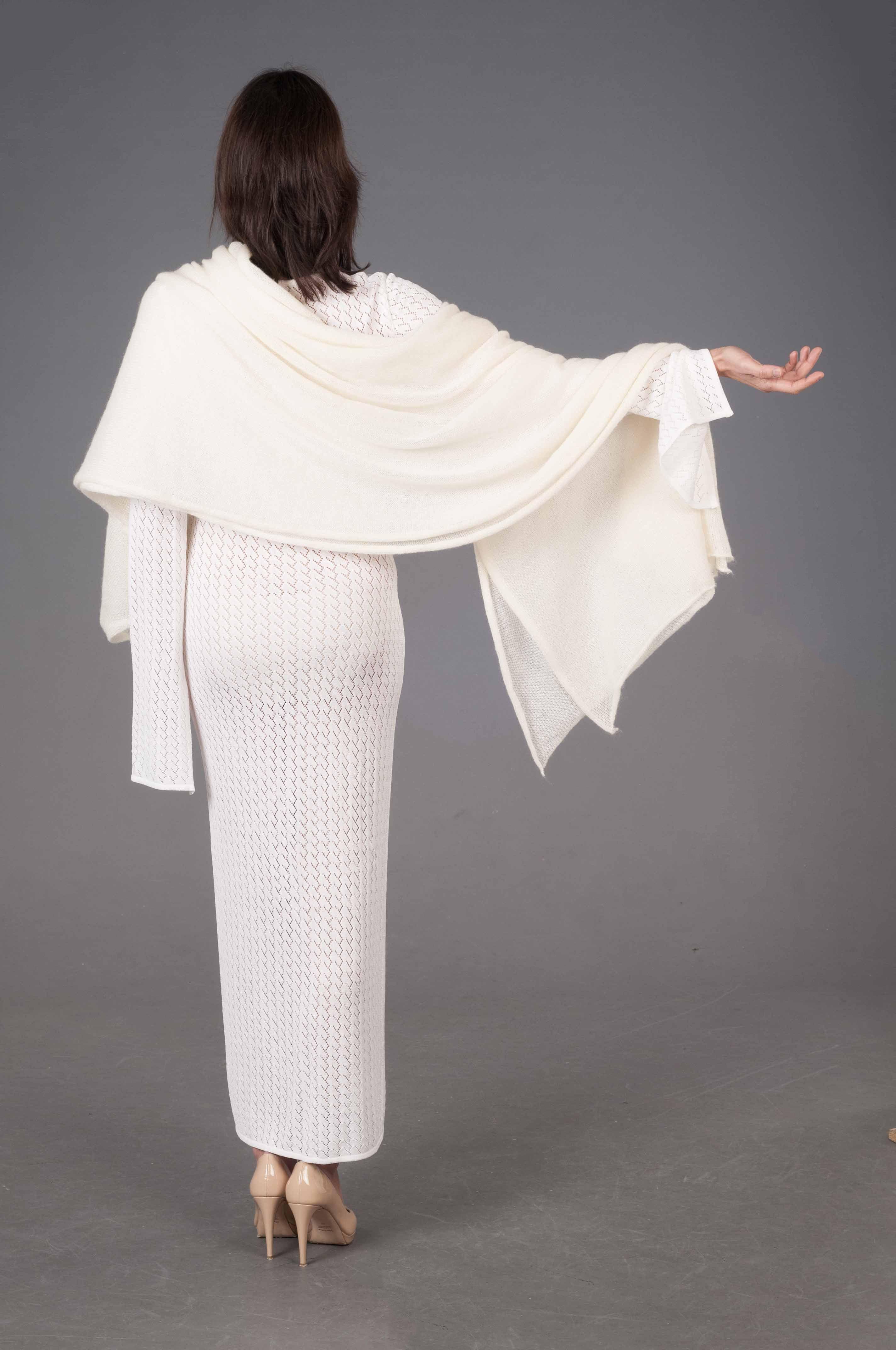 Moda Sostenibile Italiana: Materiali di Lusso Artigianali - Mela Wedding