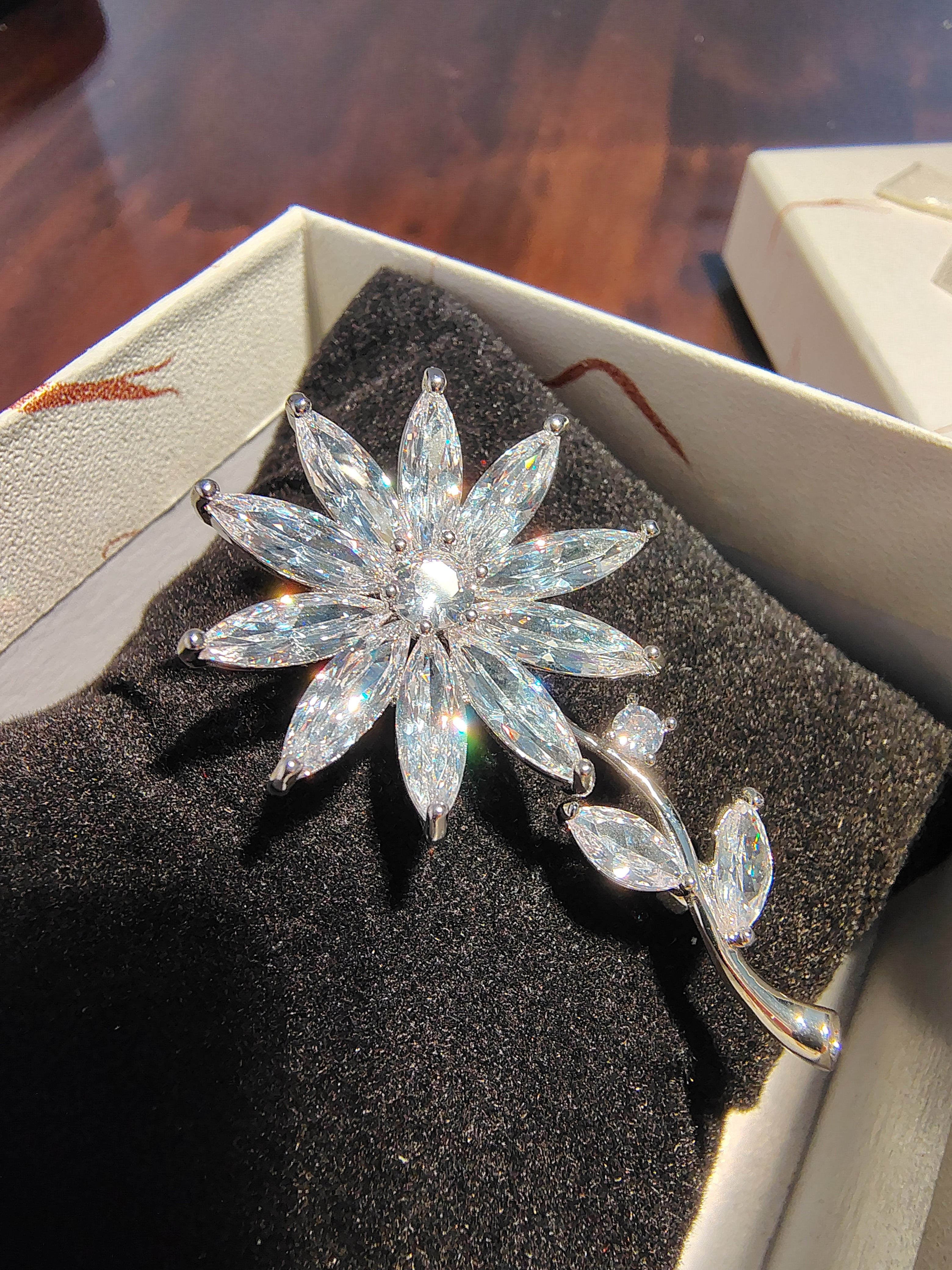 Spilla Sposa Fiore di Cristallo - Mela Wedding