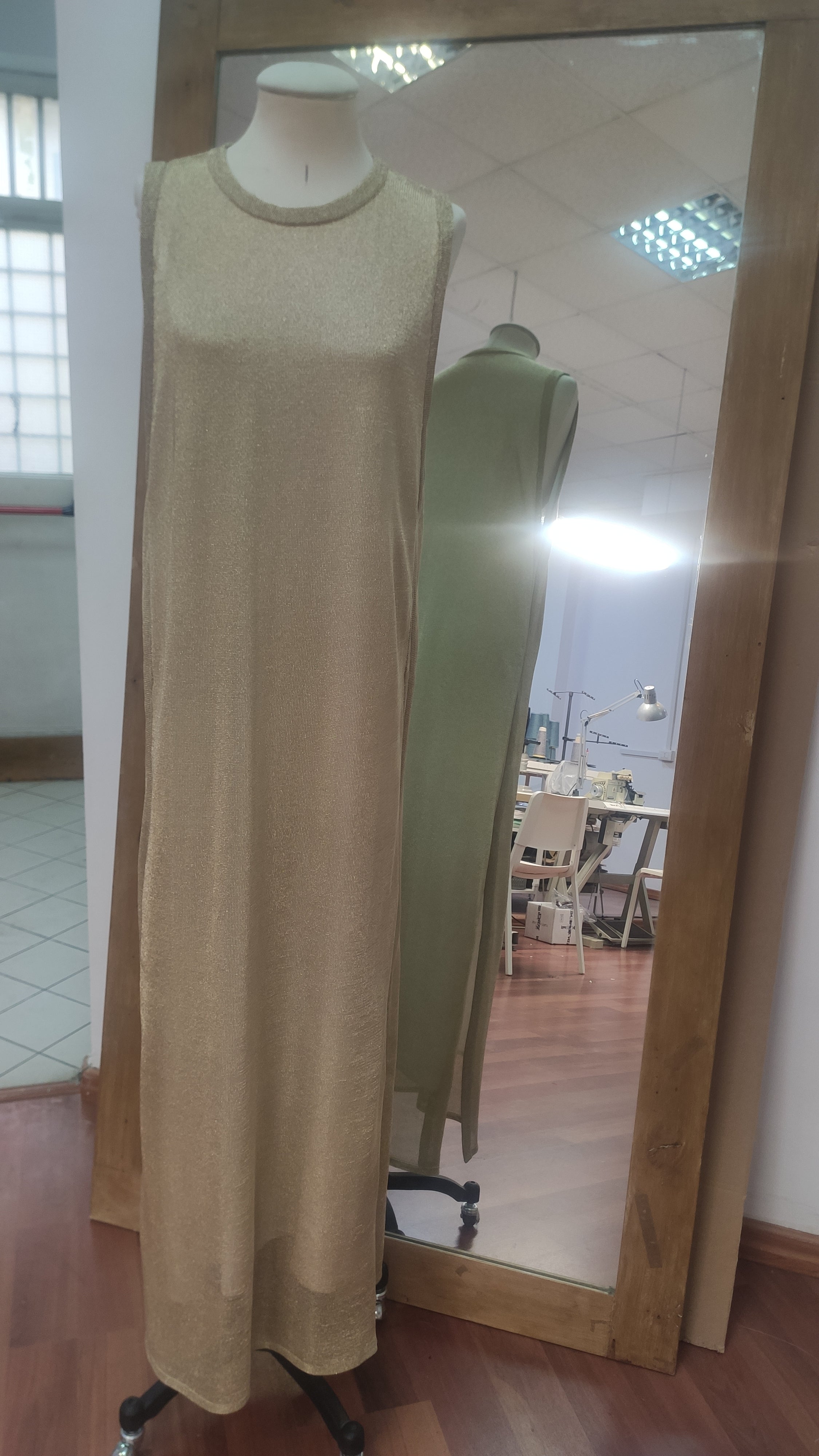 Abito lungo GlamWeave in filato di metallo color oro - Mela Wedding
