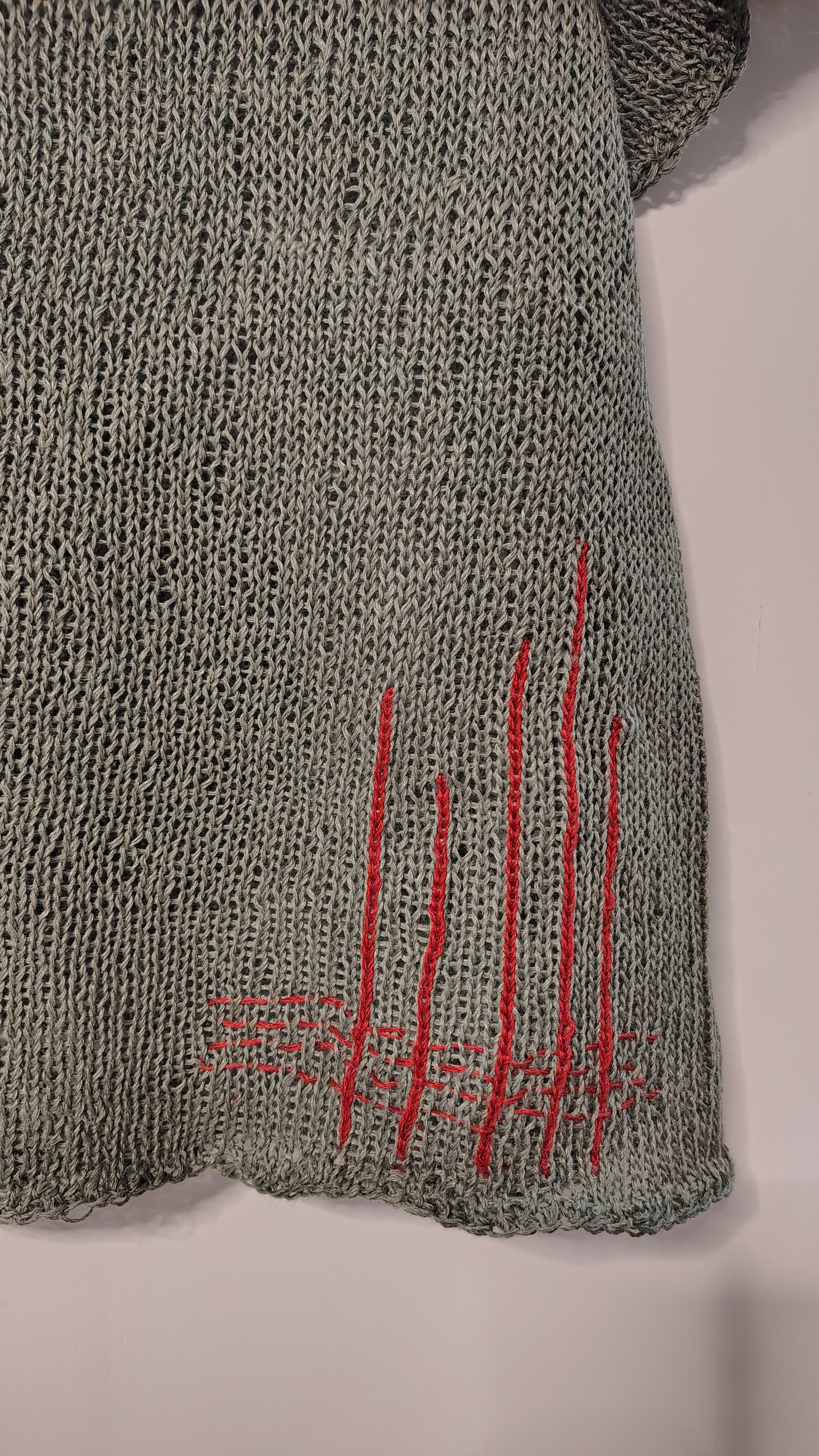 Maglia in lino donna verde oliva fatta a mano in Italia.