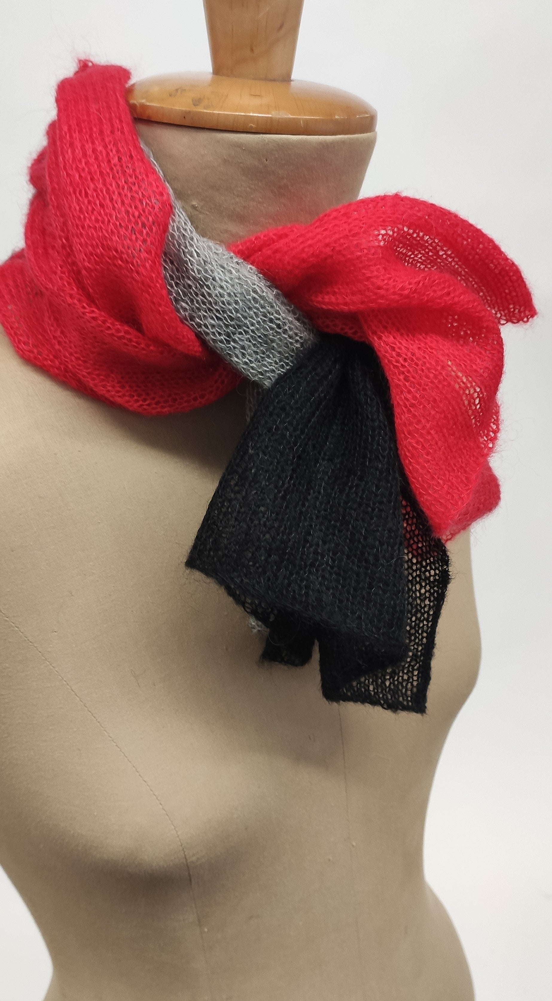 Collo Mohair Tricolor Rosso Passion Grigio e Nero - Mela Wedding