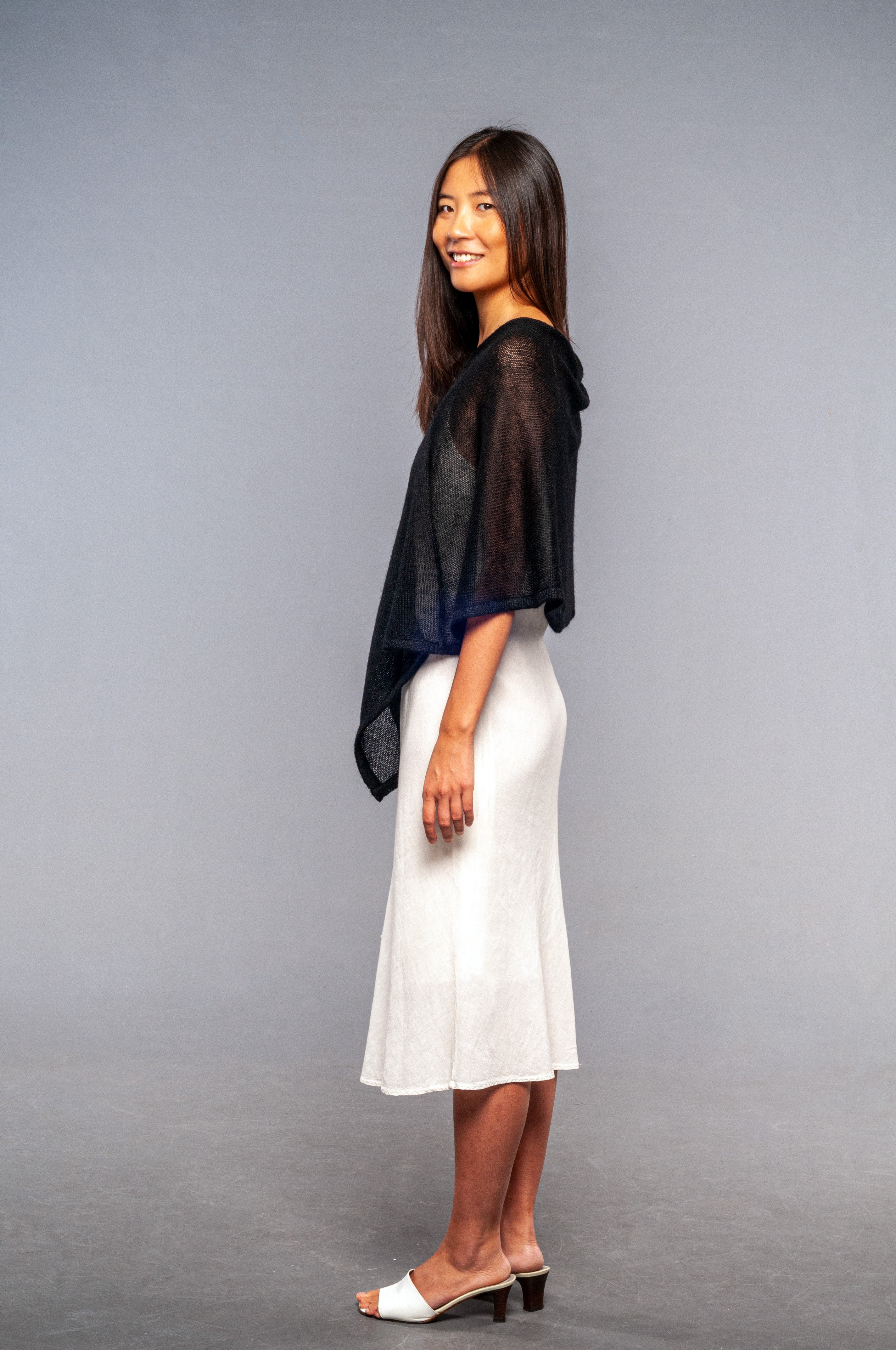 Poncho in Mohair Nero Elegance - Mela Wedding