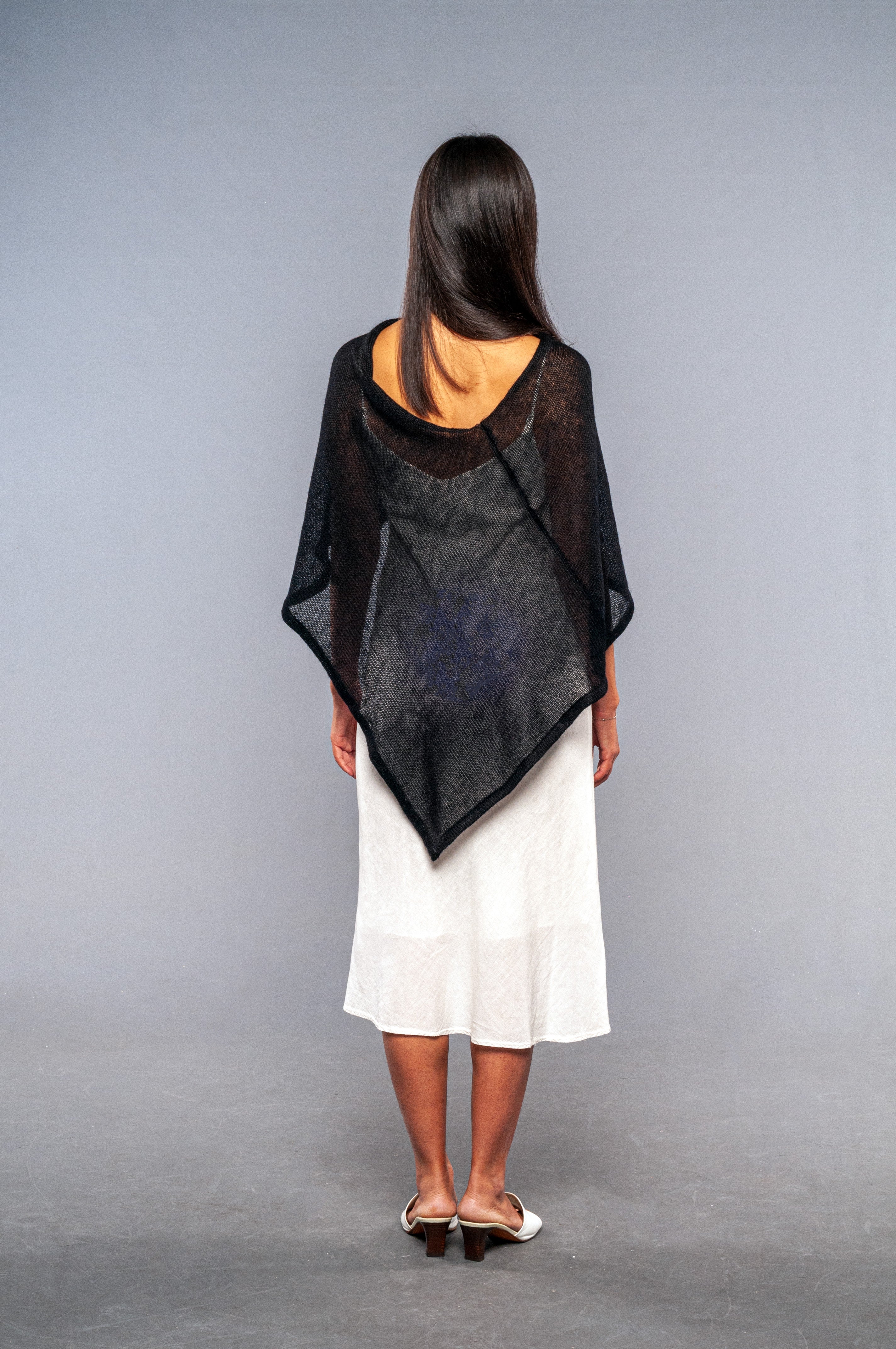 Poncho in Mohair Nero Elegance - Mela Wedding
