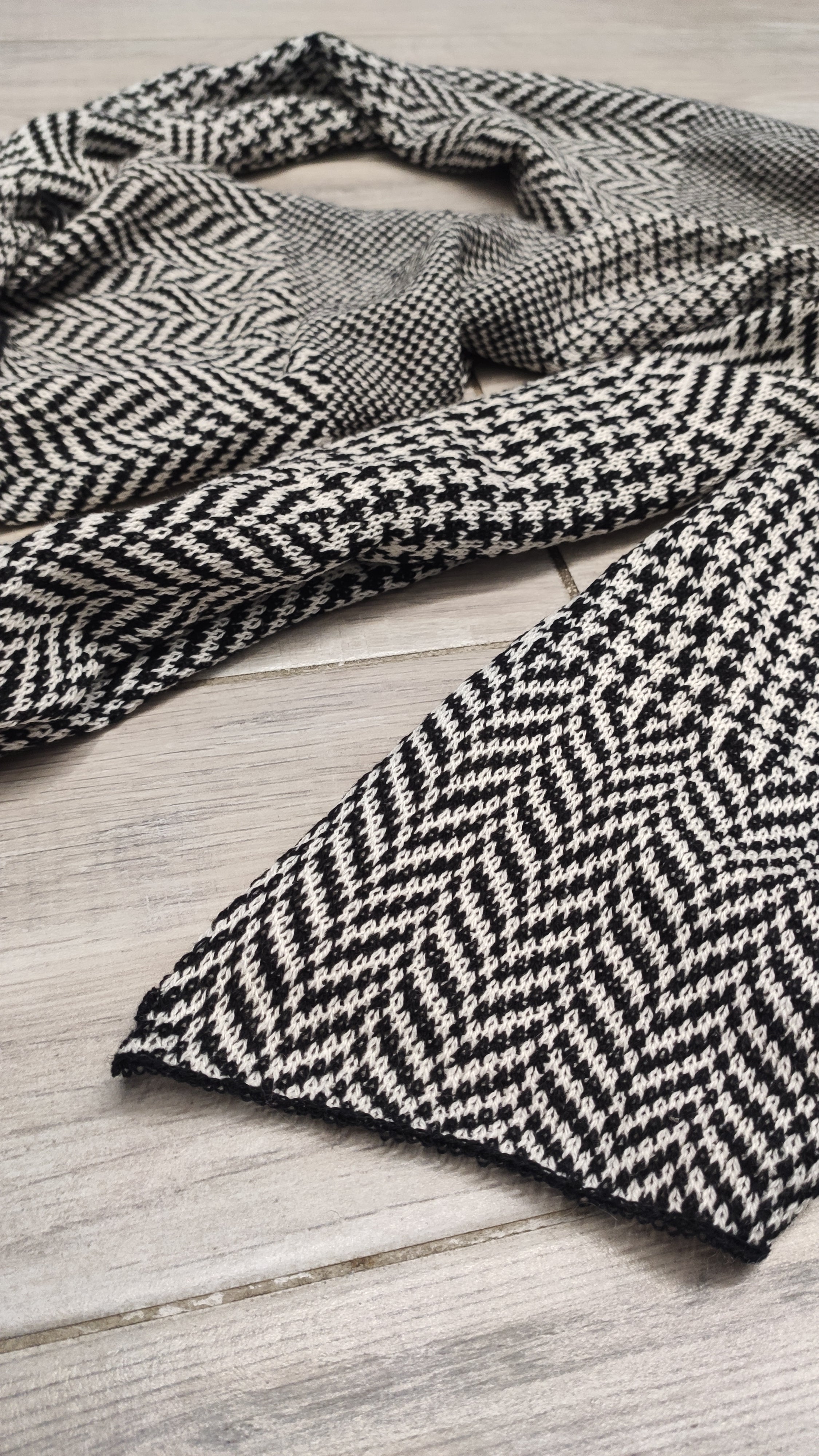 Sciarpa Cashmere Jacquard Bianco e Nero - Mela Wedding