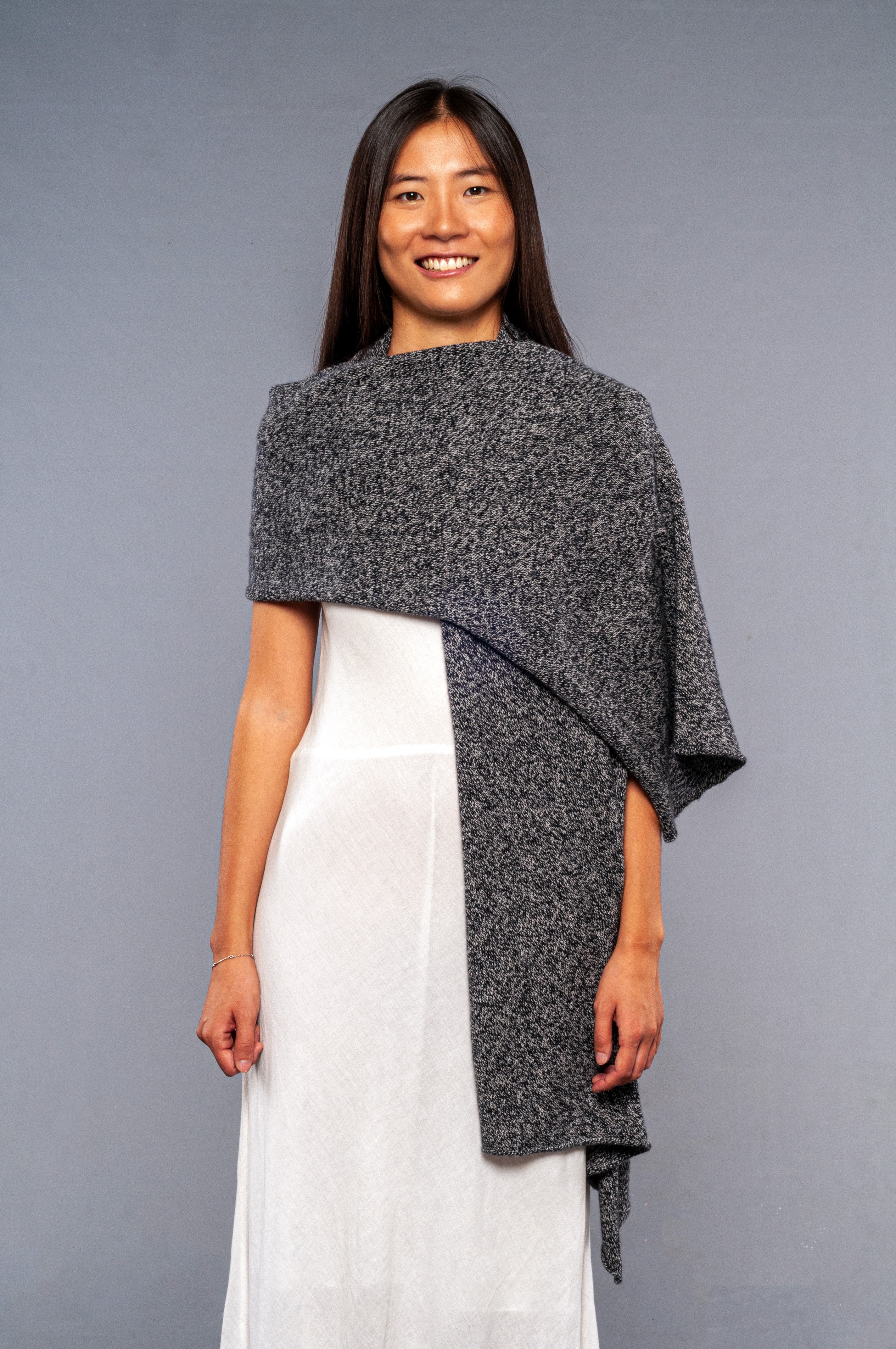 Stola Puro Cashmere nero e grigio puntinato - Mela Wedding