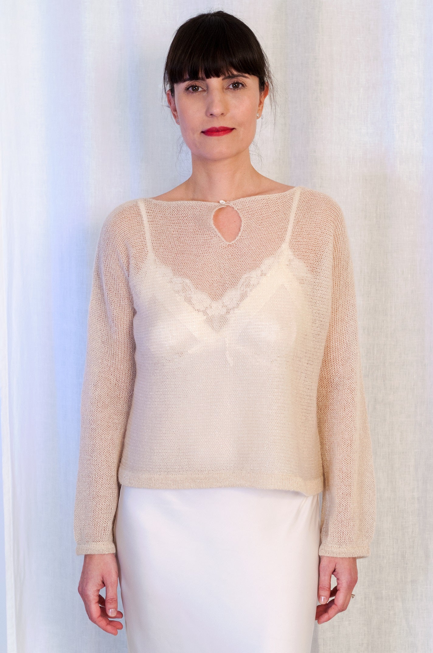 Top Color Nude con Maniche Lunghe in Mohair e Lurex e bottoncino cristallo swarovski - Mela Wedding