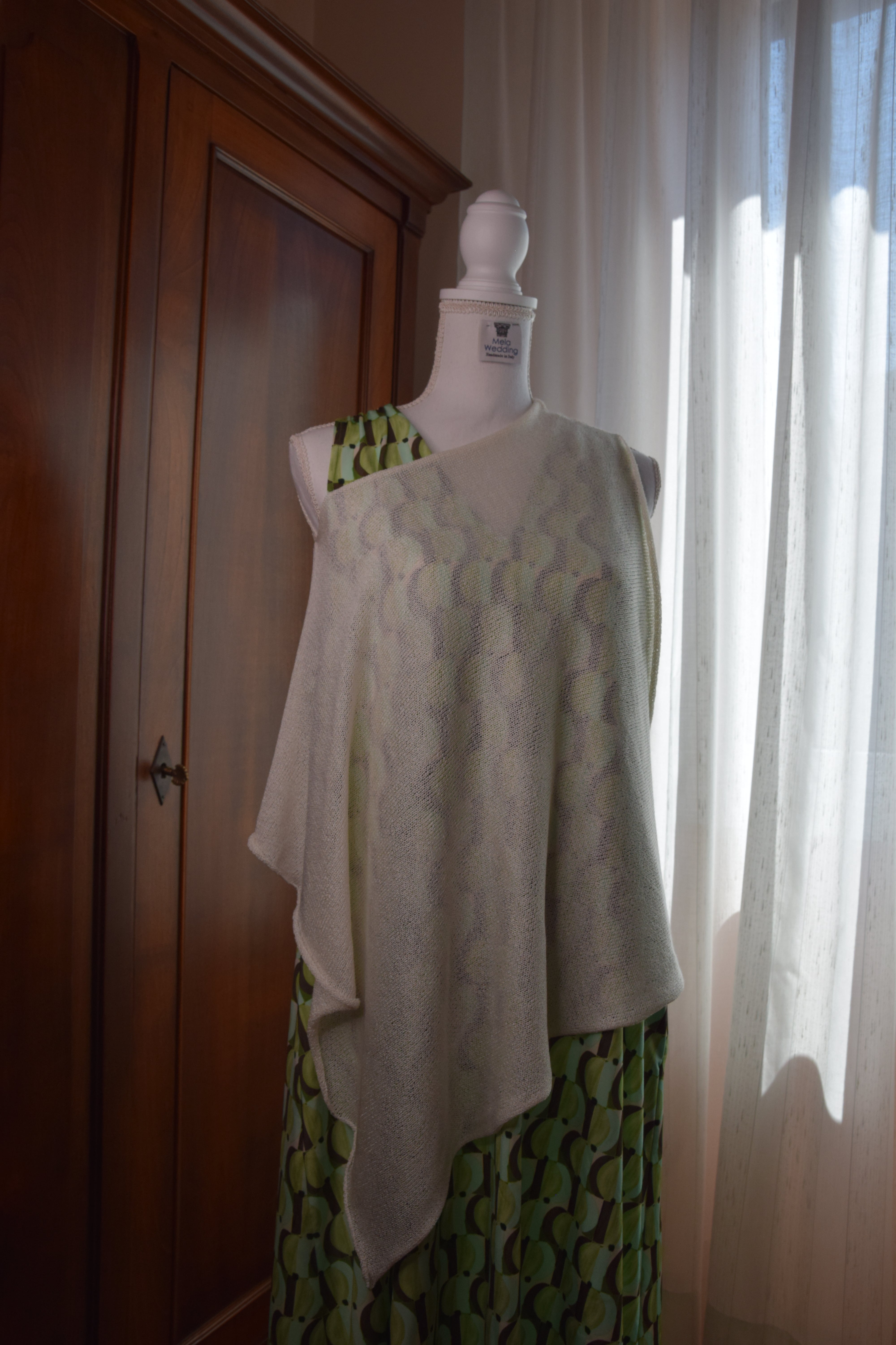 coprispalle foulard realizzato in viscosa bianco