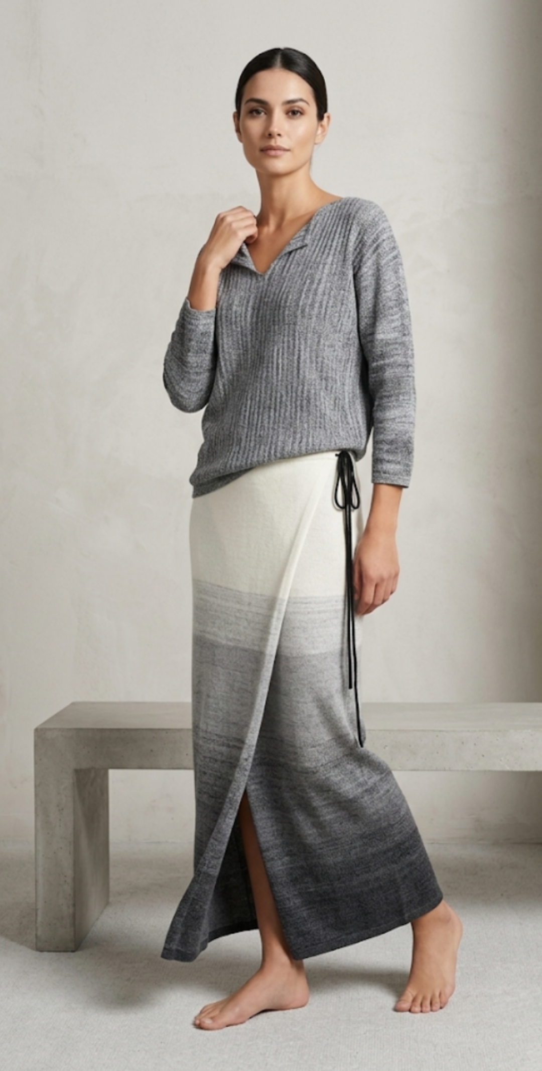 Gonna portafoglio lunga in viscosa fiammata Sikkim con raffinata sfumatura degradé e spacco frontale. Realizzata artigianalmente a Roma, elegante, versatile e 100% Made in Italy.