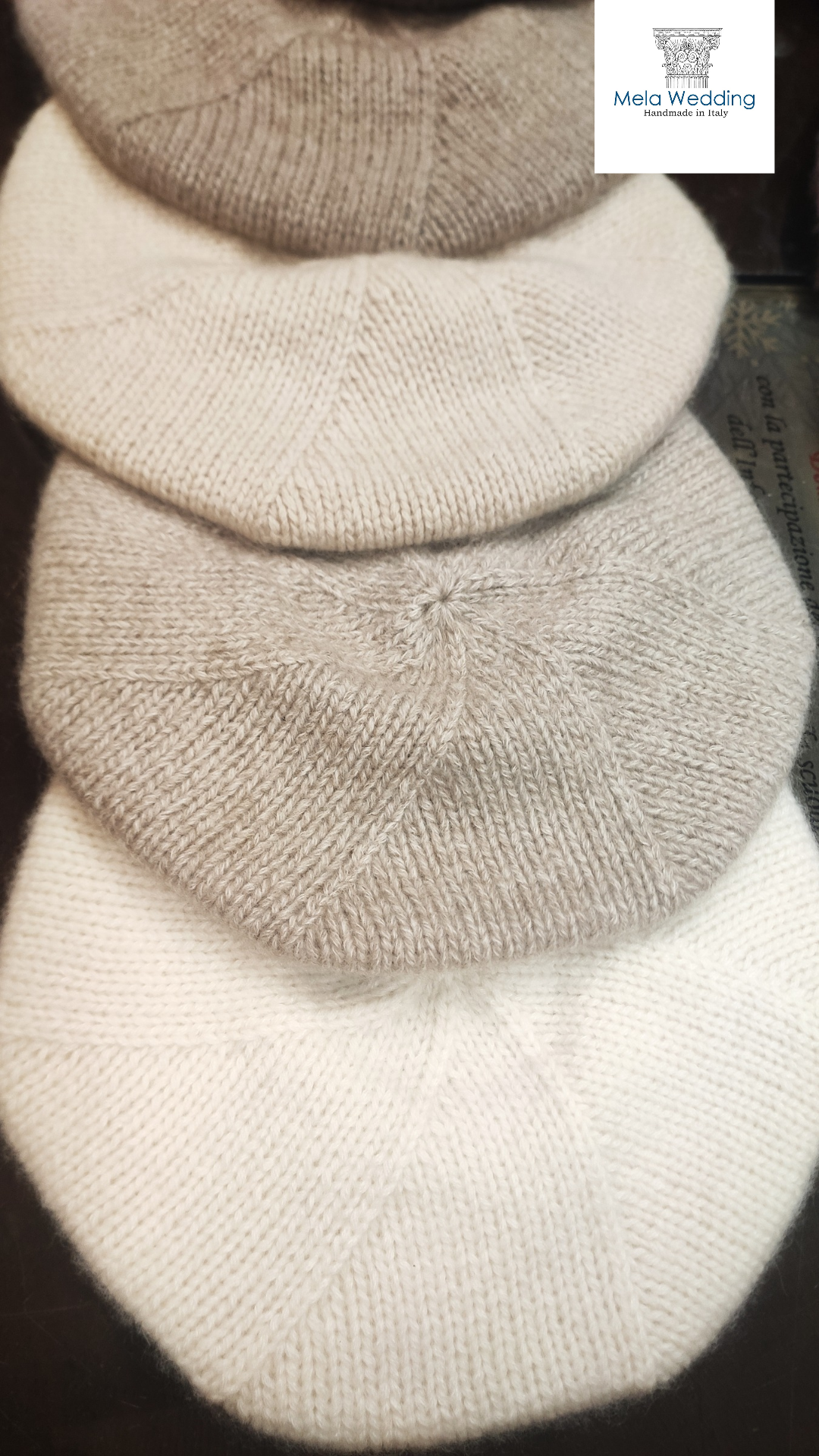 Basco in puro cashmere lavorato a mano in colori naturali dal bianco neve alle varie tonalità di beige