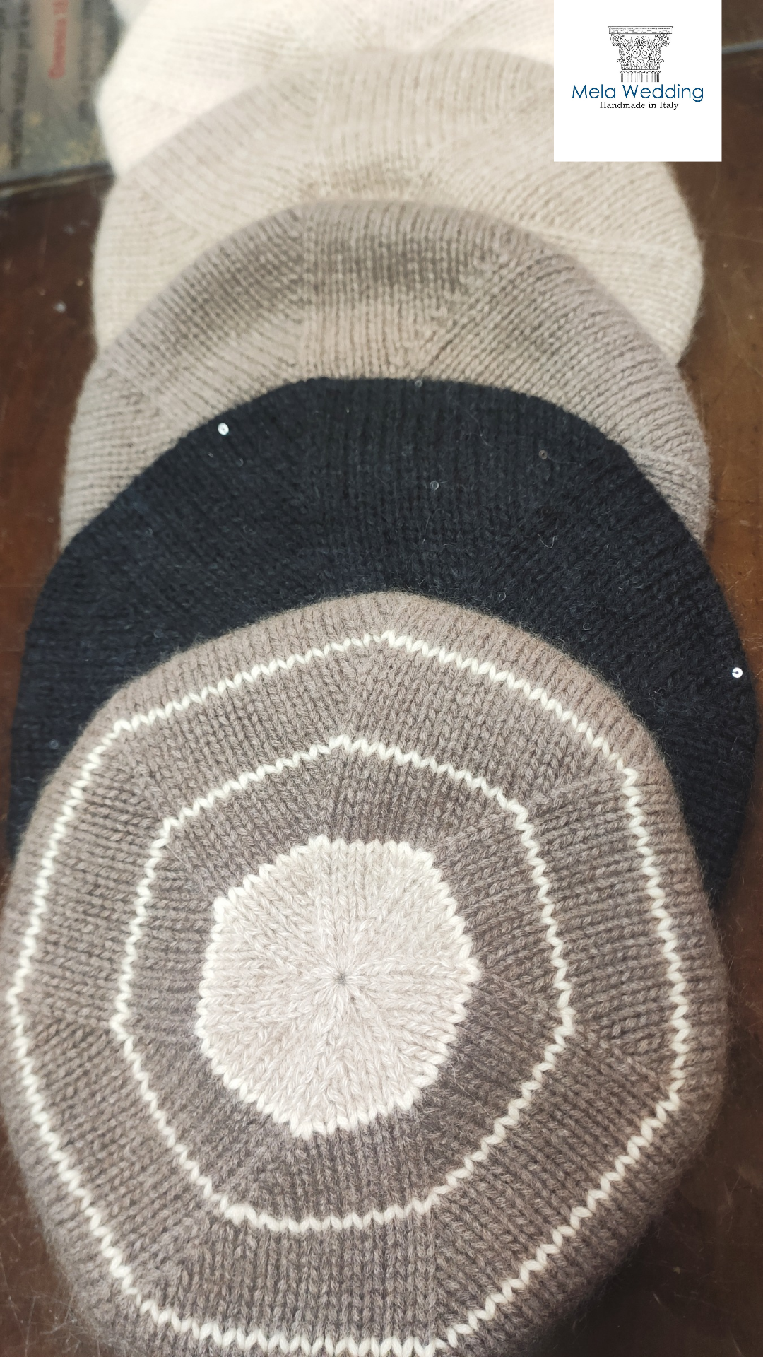 diverse alternative di basco in puro cashmere che proponiamo in nuance naturali