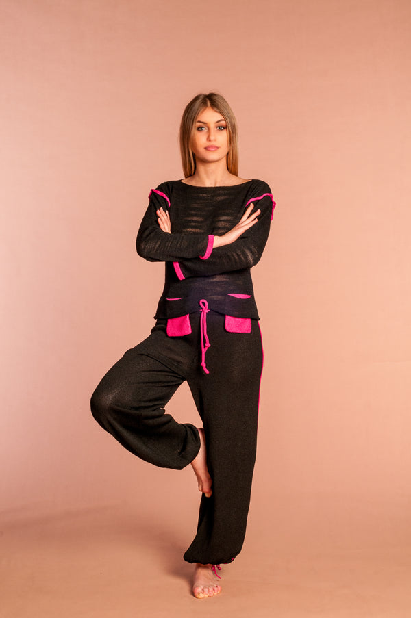 Yoga jumpsuit in cool black and fuchsia stretch sikkin