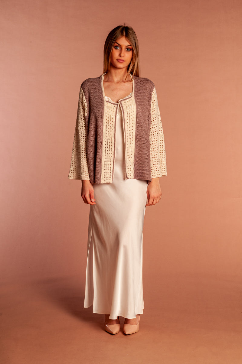 soft, enveloping lines this kimono is an elegant antique pink and warm ivory white