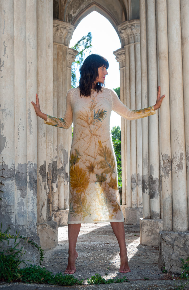 vestito in mohair con foglie dipinte a mano con una semitrasparenza molto glamour