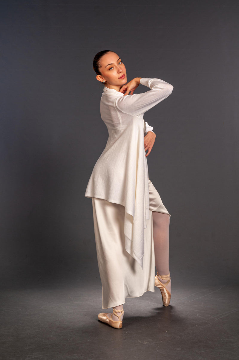 Side view of the long cardigan to observe the drape