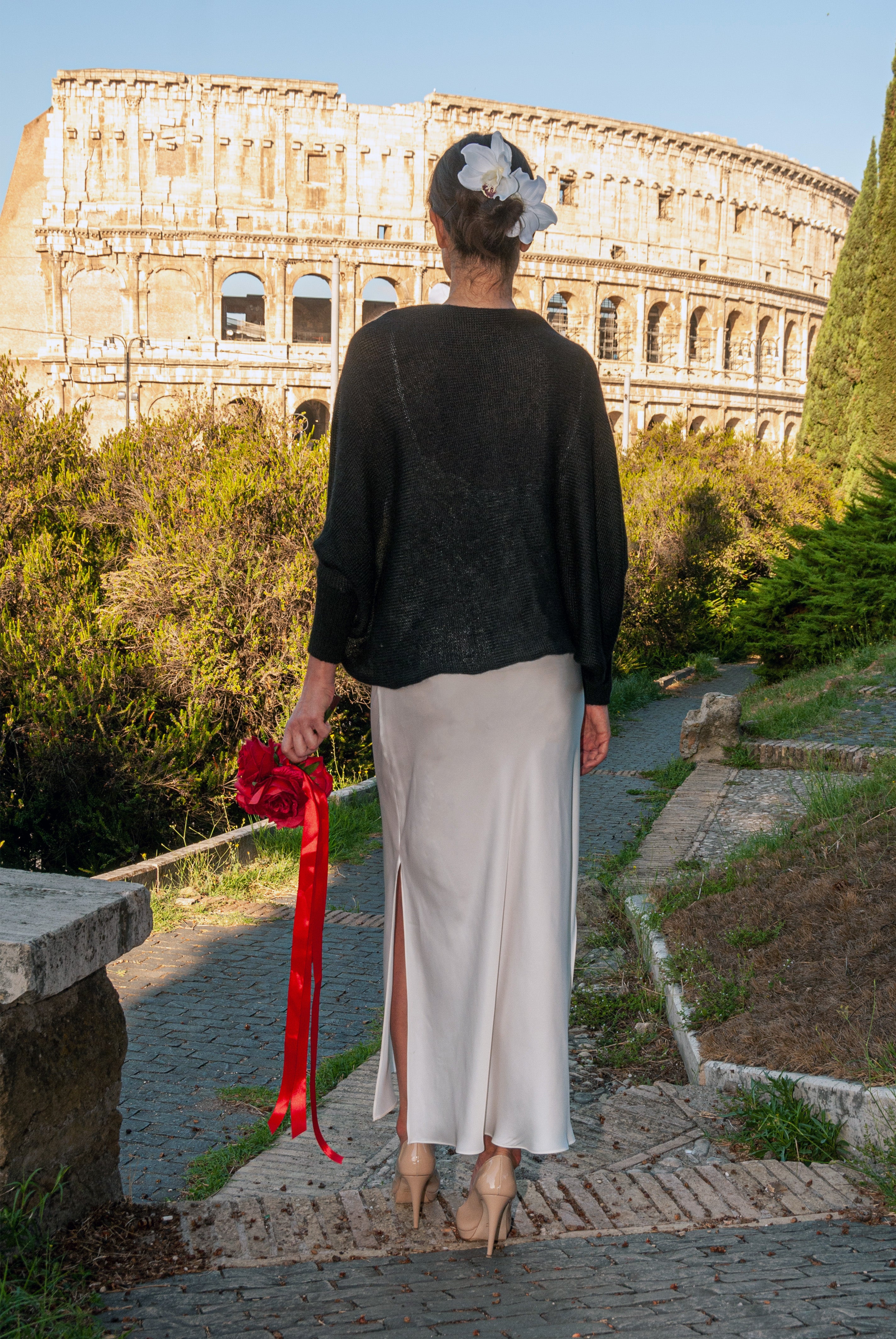 vista retro del cardigan in mohair e seta realizzato su misura da mela wedding