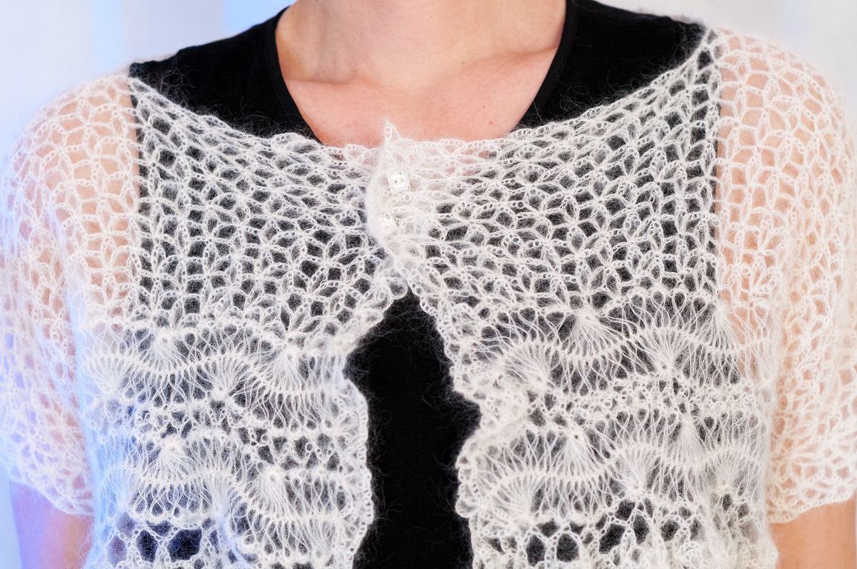 dettaglio del punto d'arte del bolero Giacchetto corto Sposa in Mohair e Seta - Mela Wedding