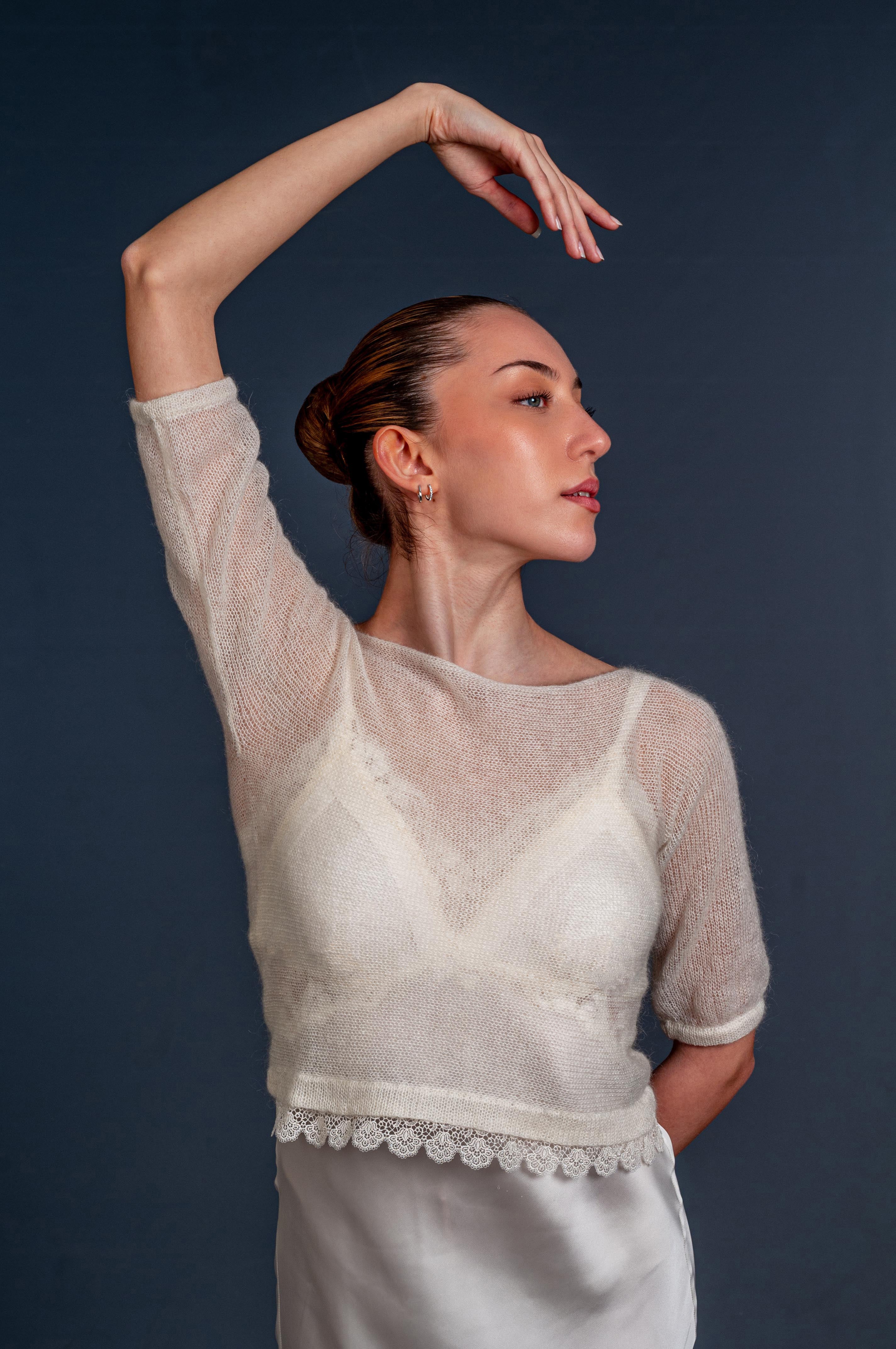 maglia in mohair corta con maniche longuette e pizzo francese