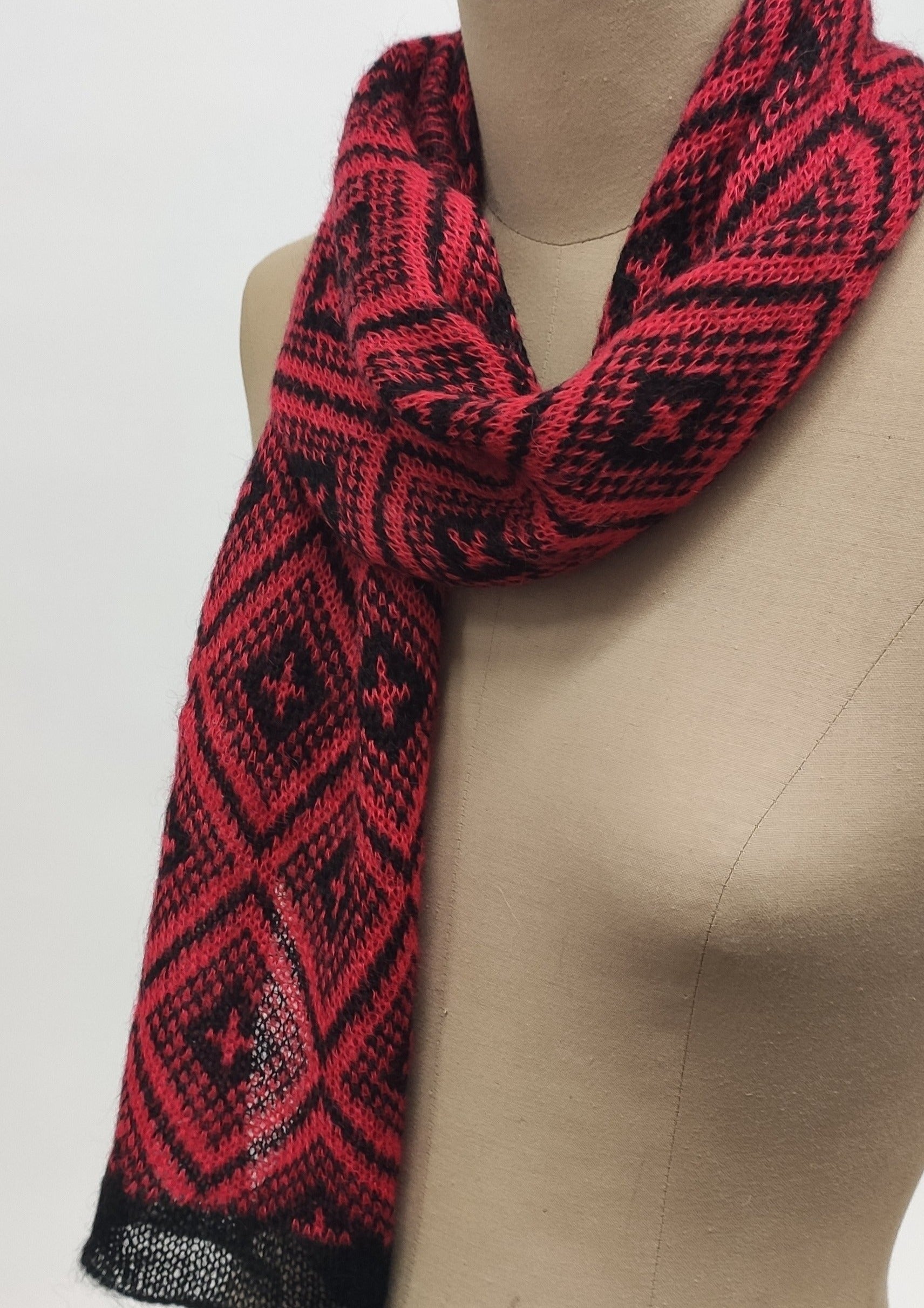 elegante sciarpa da donna in jaquard mohair e seta rosso granato e nero