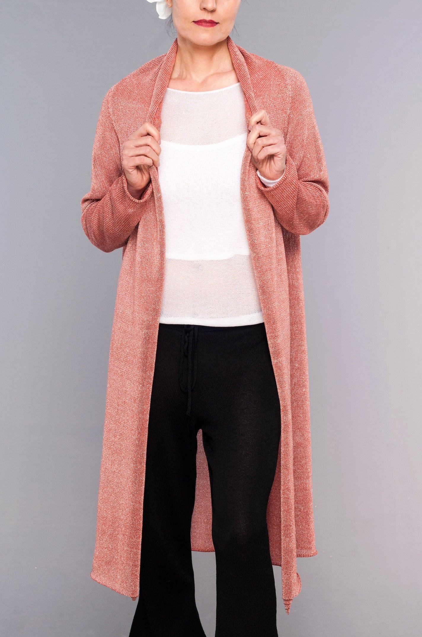 vista frontale cardigan spolveriono rosso
