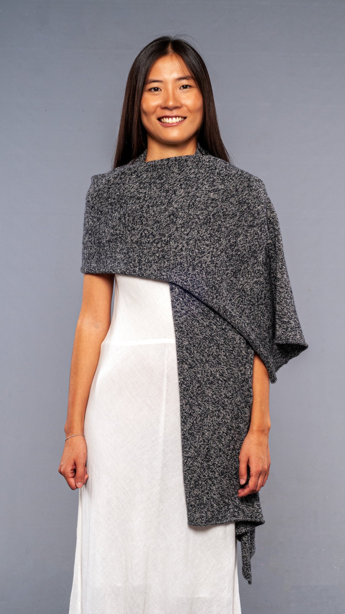 Stola Puro Cashmere nero e grigio puntinato - Mela Wedding