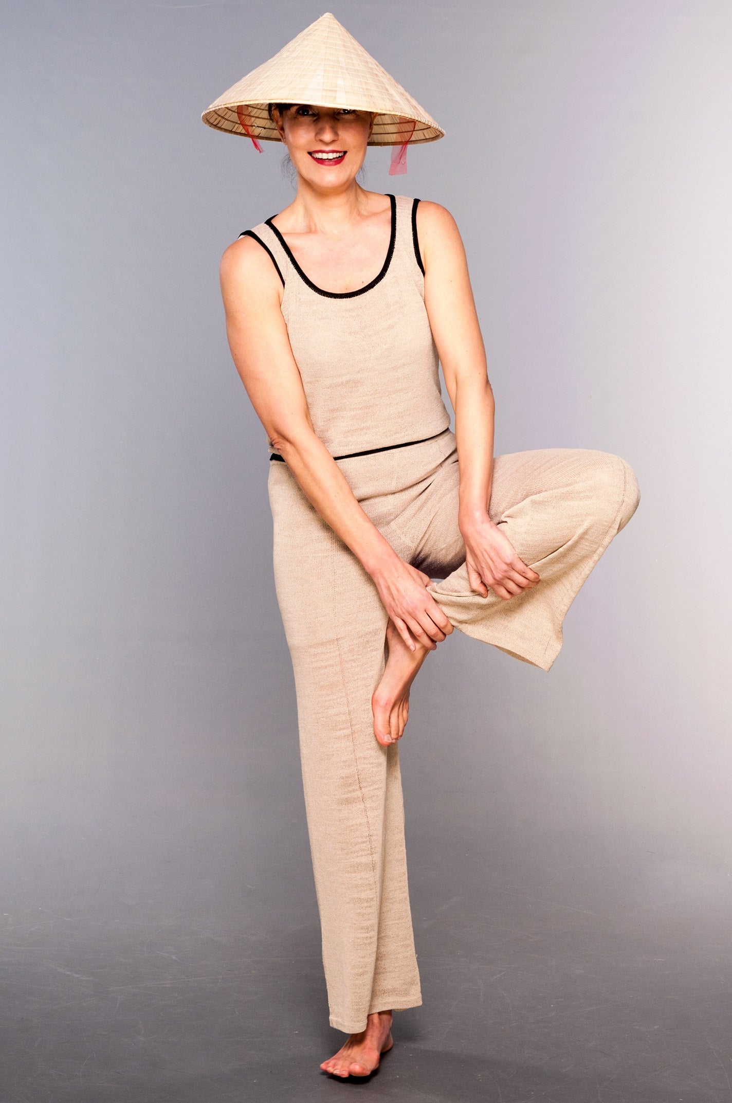 tuta yoga beige bordi neri top e pantalone